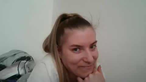 LunaVee online show from April 27, 2026, 12:47 pm