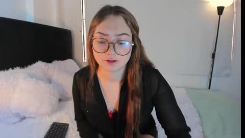 lunavelvet7 online show from February 14, 2026, 4:04 pm