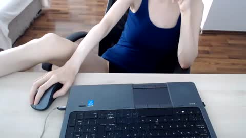lunavibe_ online show from July 3, 2026, 12:00 pm