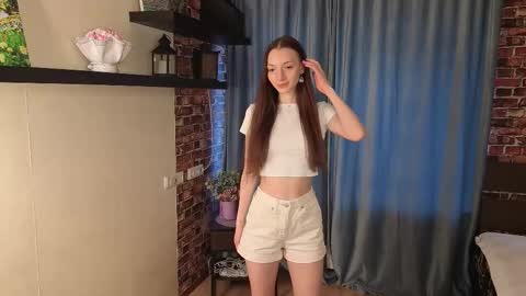 Snapshot of lunawisp chatting on February 20, 2026, 2:19 am Kira online show from February 20, 2026, 2:19 am