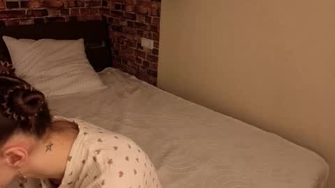 Snapshot of lunawisp chatting on February 25, 2026, 2:10 am Kira online show from February 25, 2026, 2:10 am