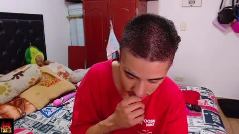 Snapshot of lunay_gutierreez chatting on December 16, 2024, 12:26 am Lunay and mariana PVT OPEN online show from December 16, 2024, 12:26 am