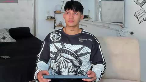 Lunay online show from November 5, 2025, 5:57 pm