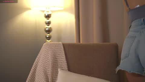 Snapshot of lunea_evienne_ chatting on May 21, 2026, 8:10 am Evi online show from May 21, 2026, 8:10 am