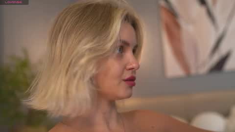 Snapshot of lunea_evienne_ chatting on May 26, 2026, 8:10 am Evi online show from May 26, 2026, 8:10 am