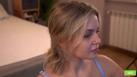 Snapshot of lunea_evienne_ chatting on July 31, 2026, 8:25 am Evi online show from July 31, 2026, 8:25 am