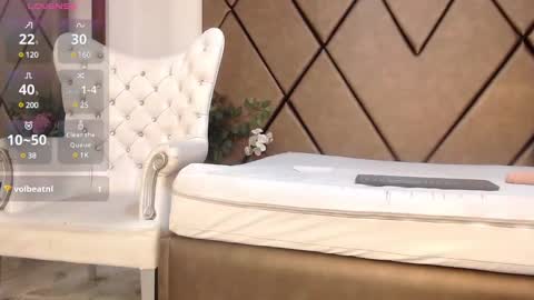 lunitadiva online show from February 1, 2025, 12:16 pm