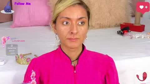 lunitadiva online show from November 15, 2025, 1:51 pm