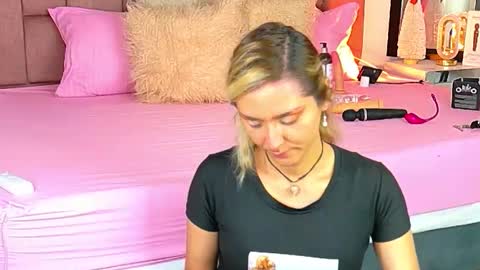 lunitadiva online show from December 22, 2025, 2:47 pm