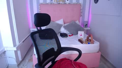 Snapshot of lunna_boobs20 chatting on November 15, 2025, 5:27 am lunna_boobs20 online show from November 15, 2025, 5:27 am