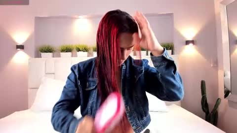 L U N N A online show from February 1, 2026, 4:11 am