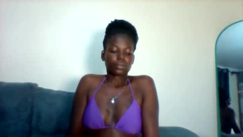 luo_queen online show from April 9, 2026, 6:19 am