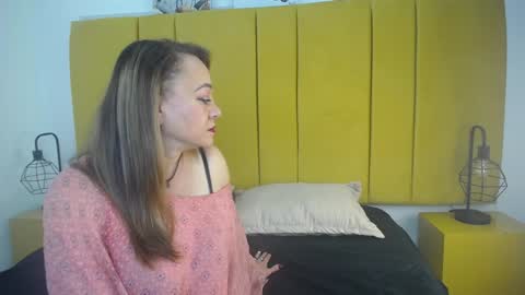 Lupita223 online show from January 3, 2025, 12:41 pm