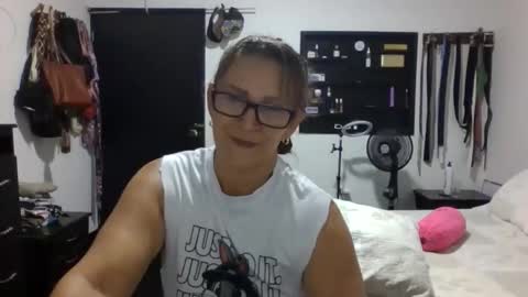 Snapshot of lupitavega_ chatting on February 6, 2026, 8:12 pm Lupita online show from February 6, 2026, 8:12 pm