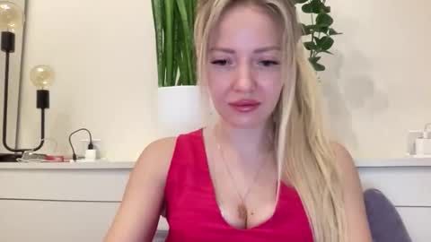 lusiluv online show from February 3, 2026, 7:41 pm