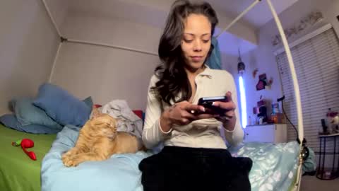 LOLA online show from May 6, 2026, 6:41 am
