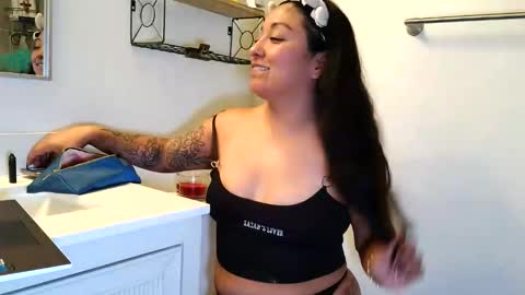 Snapshot of lustfulglance chatting on November 28, 2025, 8:11 pm LustfulGlance online show from November 28, 2025, 8:11 pm