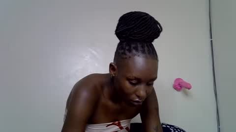 lutino_lovebirds online show from May 6, 2026, 11:43 pm