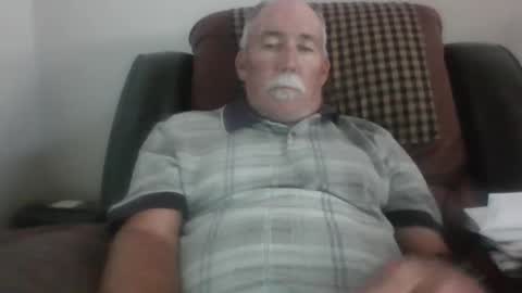 Snapshot of luv269er chatting on April 23, 2026, 6:43 pm luv269er online show from April 23, 2026, 6:43 pm