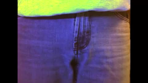 Snapshot of luv2bnakednow chatting on December 17, 2024, 9:05 pm luv2bnakednow online show from December 17, 2024, 9:05 pm