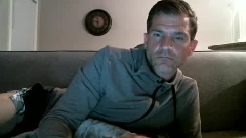 luvalonsix online show from September 24, 2025, 3:32 am