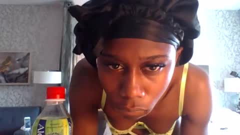 luvbug555 online show from March 11, 2026, 4:35 pm