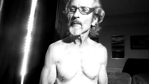 Snapshot of luvdezire chatting on May 18, 2026, 8:58 pm Peter Jacksone online show from May 18, 2026, 8:58 pm