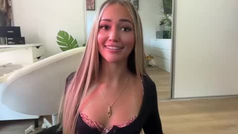 Livvyy online show from May 22, 2026, 11:10 pm