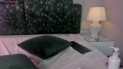 lux_bitchx online show from April 16, 2026, 5:19 am