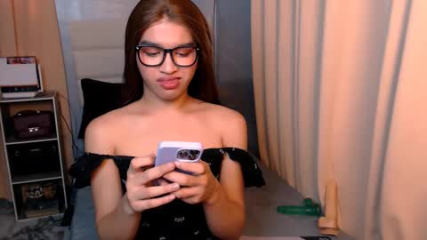 queen lux online show from February 20, 2025, 11:54 pm