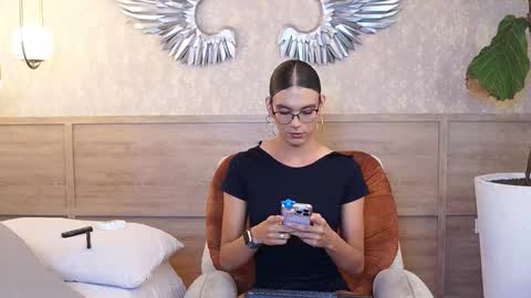 Snapshot of luxa_velvett chatting on March 4, 2026, 12:33 pm Luxa online show from March 4, 2026, 12:33 pm