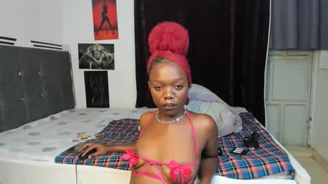 luxedollxoxoo online show from December 19, 2025, 9:33 pm