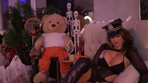 luxennoir online show from November 1, 2025, 6:37 am