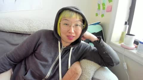 LuxGray online show from April 18, 2026, 7:58 pm