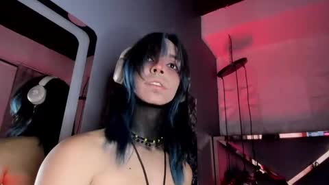 Luxiel 3 online show from April 18, 2026, 5:44 am