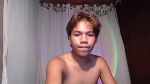 Snapshot of luxirfy_xx chatting on May 24, 2026, 7:19 pm luxirfy online show from May 24, 2026, 7:19 pm