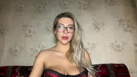 Snapshot of luxsonyastar chatting on November 15, 2025, 1:18 pm LuxSonyaStar online show from November 15, 2025, 1:18 pm