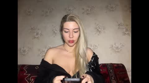 LuxSonyaStar online show from December 22, 2025, 1:08 pm