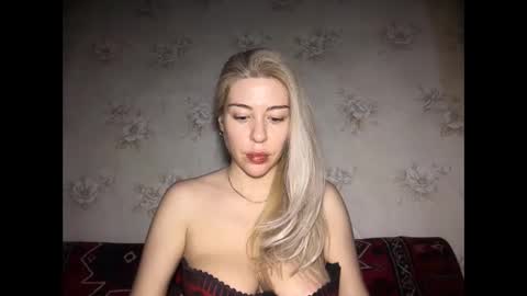 Snapshot of luxsonyastar chatting on May 1, 2026, 8:13 pm LuxSonyaStar online show from May 1, 2026, 8:13 pm