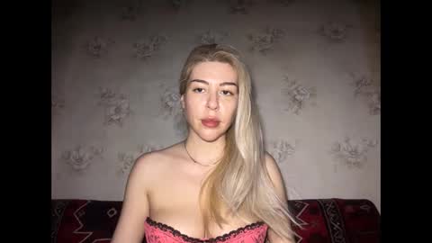 Snapshot of luxsonyastar chatting on May 16, 2026, 8:18 pm LuxSonyaStar online show from May 16, 2026, 8:18 pm
