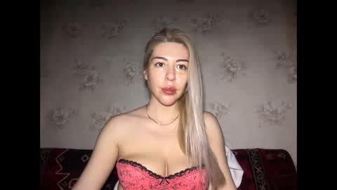 Snapshot of luxsonyastar chatting on May 19, 2026, 12:33 pm LuxSonyaStar online show from May 19, 2026, 12:33 pm