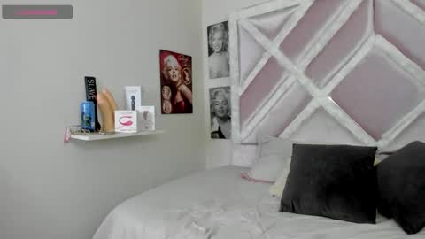 Snapshot of luxx_11 chatting on February 10, 2026, 12:09 pm Lux online show from February 10, 2026, 12:09 pm