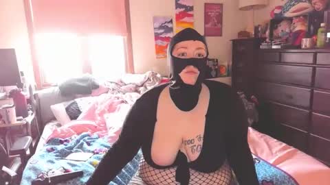 LuxxxInteriorr online show from December 30, 2024, 8:47 pm