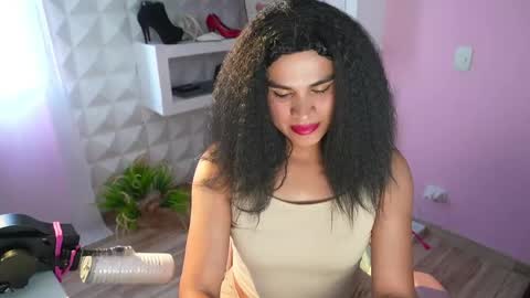 Snapshot of luz_celeste_ chatting on June 1, 2026, 10:11 pm Luz online show from June 1, 2026, 10:11 pm