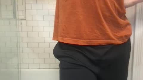 lvguynextdoor440656 online show from April 1, 2026, 12:33 am