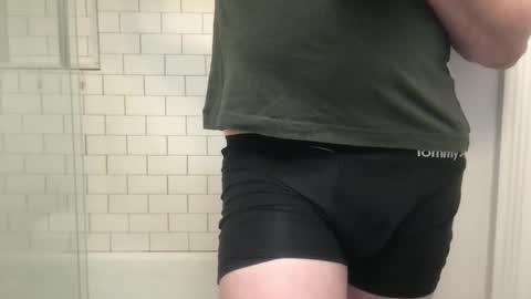 lvguynextdoor440656 online show from April 16, 2026, 2:01 am