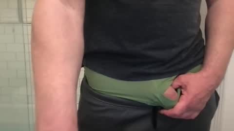 lvguynextdoor440656 online show from May 13, 2026, 1:47 am