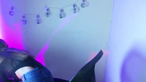 Call me Lia  online show from January 7, 2026, 8:33 pm