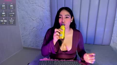 LYA DUBOIS  online show from April 15, 2026, 8:42 pm