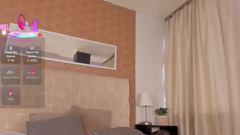 Lyan online show from November 23, 2025, 8:52 pm